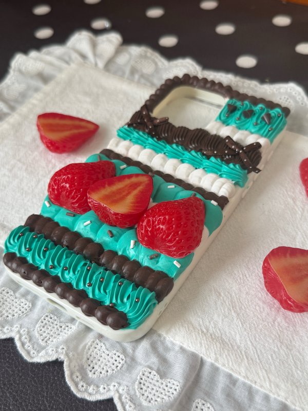 Mint Chocolate Strawberry Cake Phone Case