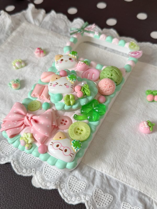 bfa1c6e660be08394e02b4fb3cb6ac92 Clover Kitten Decoden Phone Case With Popsocket