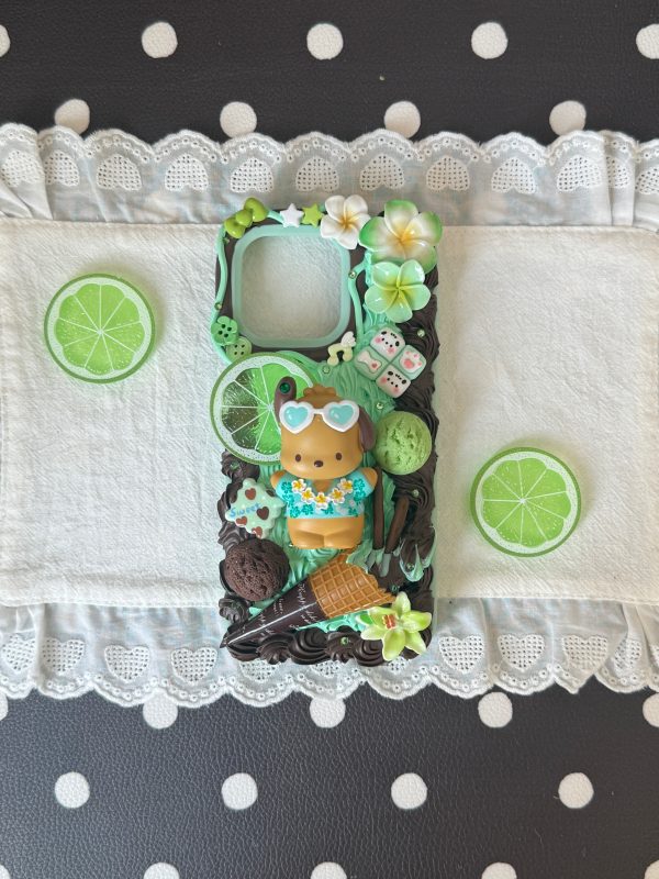 Summer Beach Pochacco Phone Case